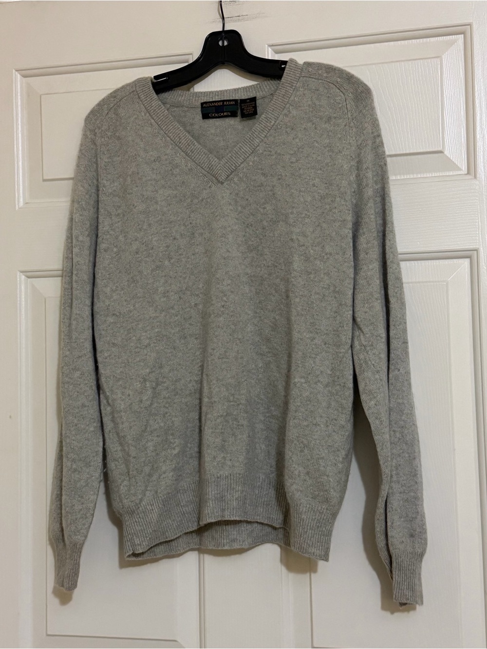 Alexander Julian Colours Light Gray V-Neck Cashmere Sweater Size Medium M